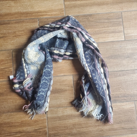 Kenzo Made in Italy Wool and Silk Scarf. - Picture 11 of 16